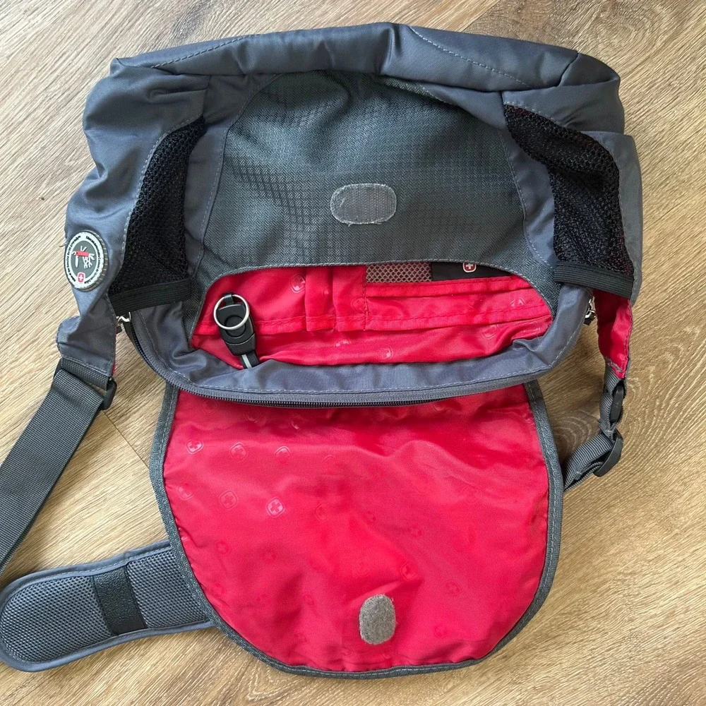 NWOT SwissGear Crossbody Messenger Bag Gray Black Red Travel Sling Shoulder Bag